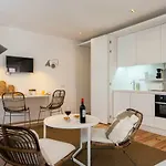Apartment Five Stars Combro 77 *